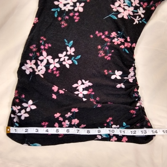 Adorable floral top - Picture 8 of 8